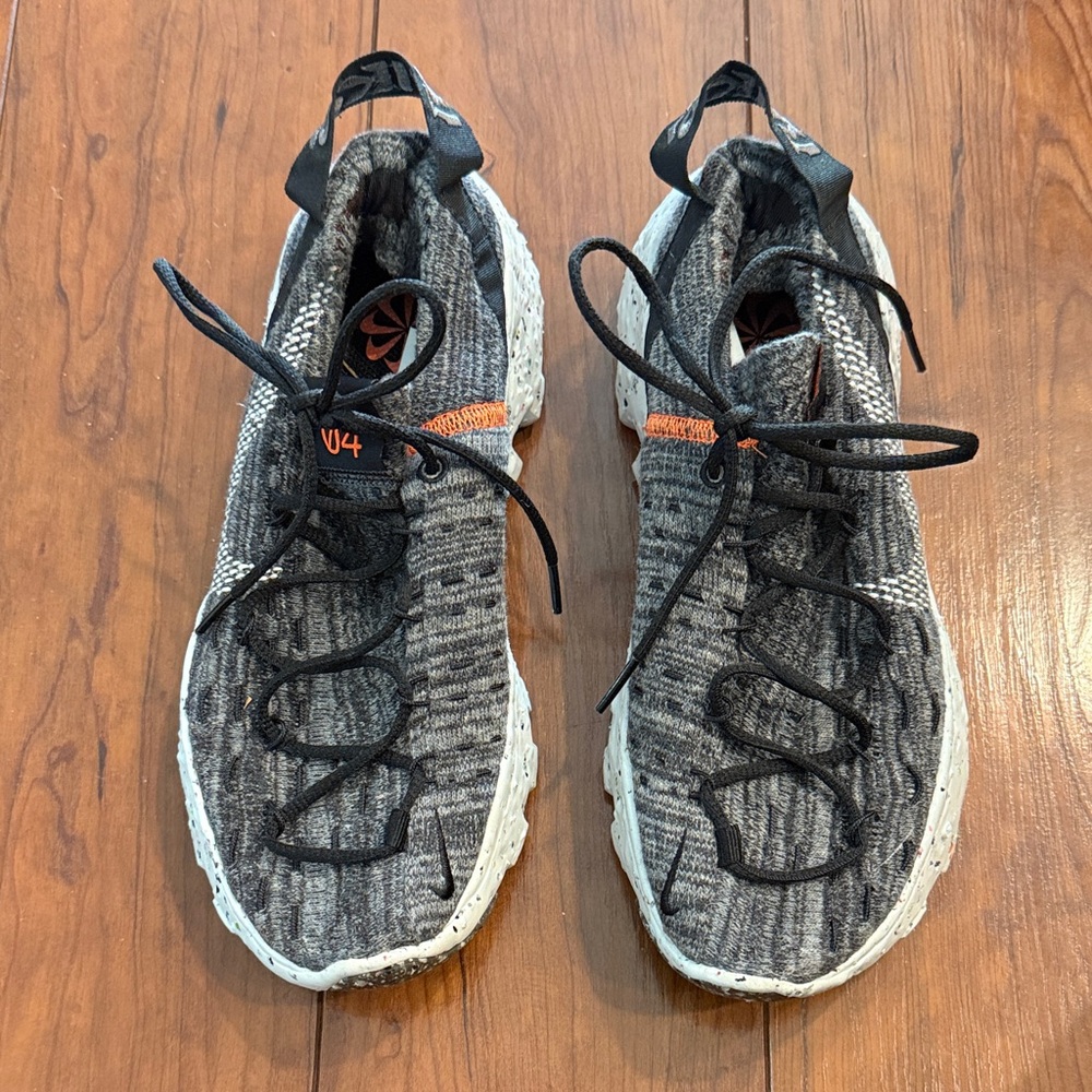 Nike Women’s Space Hippie 04